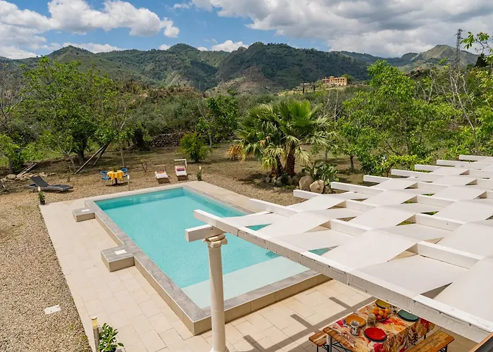 Βίλα Sicily Stone With Swimming Pool Graniti