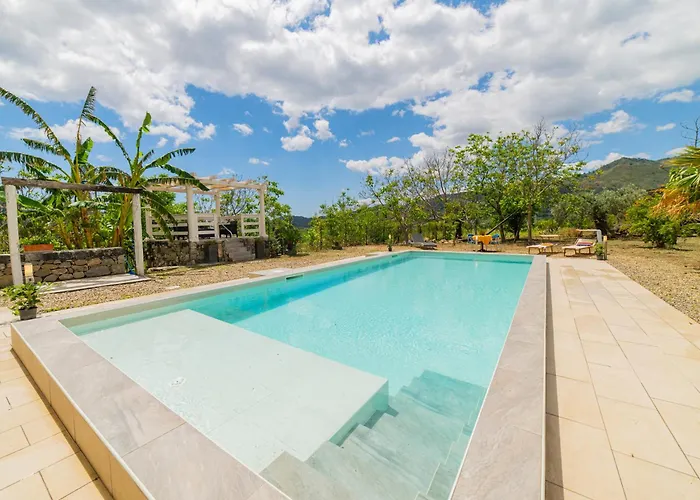 Βίλα Sicily Stone With Swimming Pool Graniti